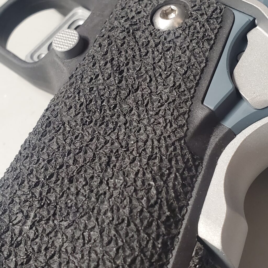 FIREARMS-PERFORMANCE-CENTER-2011-9mm-Gov-Full-Length-Rail-grip-texture-1024x1024